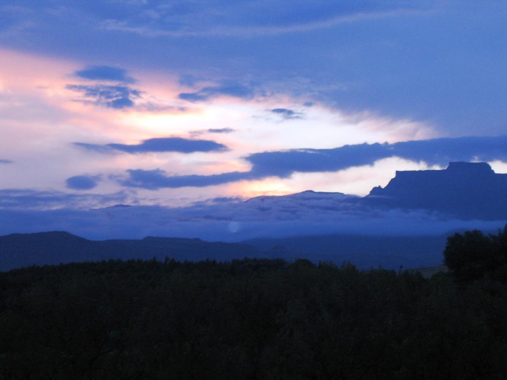 The Nest Drakensberg Mountain Resort Hotel Champagne Valley Exterior photo
